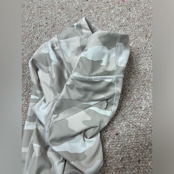 Athleta camo 7/8 length legging - Picture 6 of 7